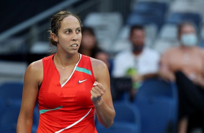 中超赛场争议判罚：VAR判罚引发热议,（中超判罚风波：VAR成争议焦点）